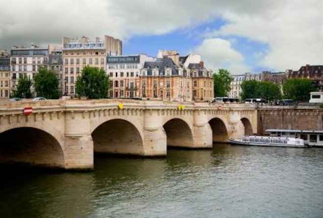 1st Day in Paris Discovery Private Tour: 'How-to' Orientation & Sightseeing Fun! - Key things that make this tour worth your time