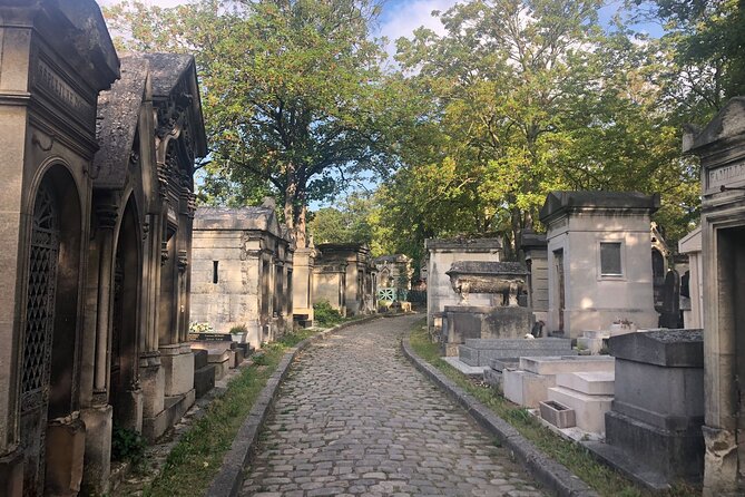 2.5 Hour Walking Tour of Père Lachaise Cemetery from Paris - Meeting point and getting oriented fast in Paris