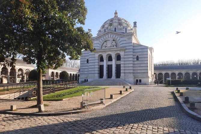 2.5 Hour Walking Tour of Père Lachaise Cemetery from Paris - Small group, personal choices, and why Max matters
