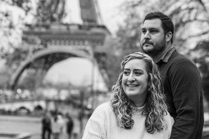 30 min photosession in Paris, all photos sent and edited - Accessories and special moments: what’s included and what to plan