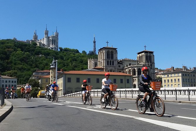 4h Complete Lyon Experience: E-Bike, Food Tasting & Old Town Walk - Meet-up and getting set: helmets, bike feel, and what to expect