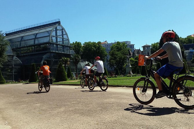 4h Complete Lyon Experience: E-Bike, Food Tasting & Old Town Walk - Croix-Rousse and the Lyon Cathedral area, plus the tunnel moment