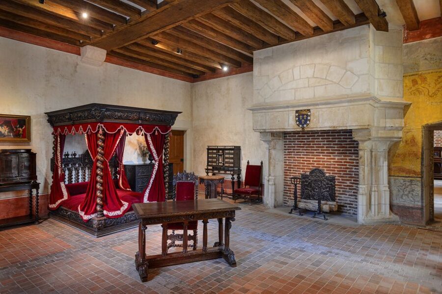 Amboise: Clos Lucé Castle, Da Vinci Park and Museum Ticket - Inside Château du Clos Lucé: Apartments, Renaissance Rooms, Restored Workshops
