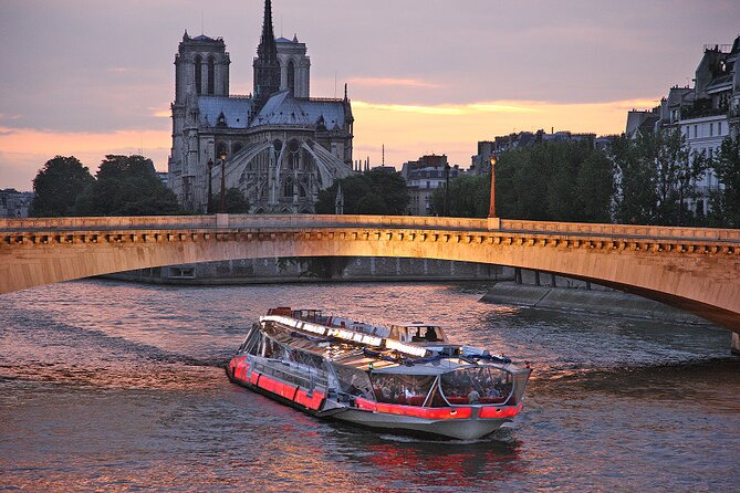 Bateaux Mouches Dinner Cruise on the Seine River in Paris - Food and Wine on Board: What to Expect From the Menu Structure