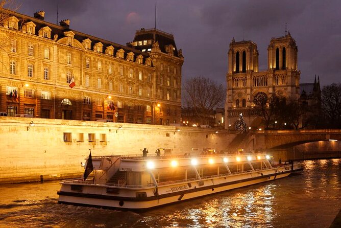 Bateaux Mouches Sightseeing Cruise in Paris with Champagne - Champagne on board, how it works and whether it feels worth it