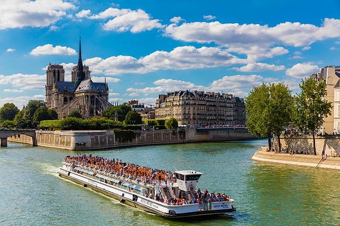 Bateaux Mouches Sightseeing Cruise on the Seine River in Paris - One catch: the audio and the cold