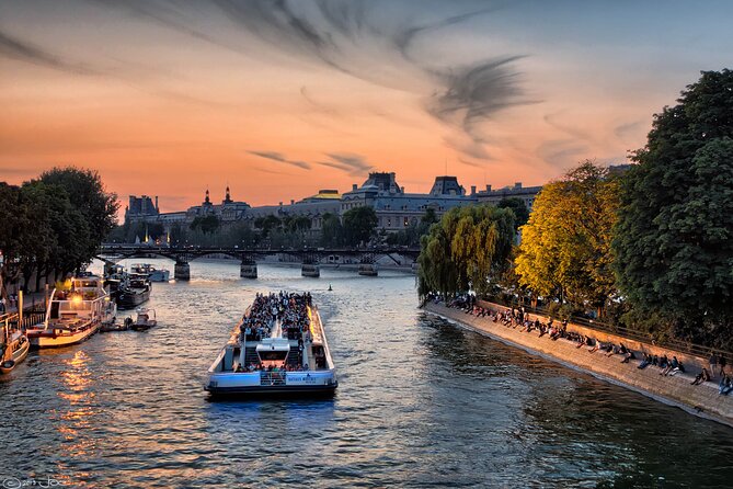 Bateaux Mouches Sightseeing Cruise on the Seine River in Paris - Getting to Port de la Conférence, then settling in fast