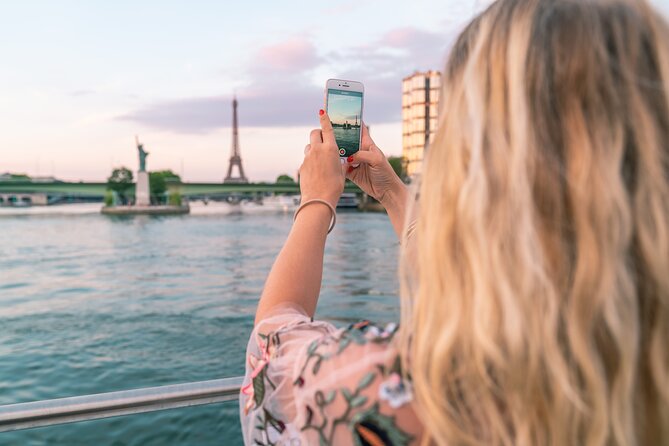 Bateaux Mouches Sightseeing Cruise on the Seine River in Paris - The sound system reality check