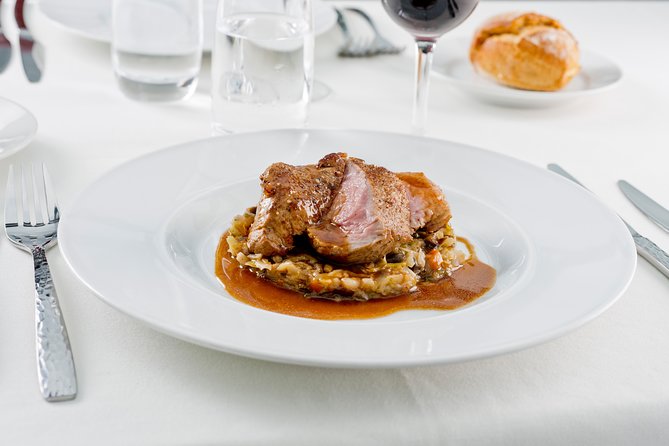 Bateaux Parisiens Seine River Gourmet Dinner & Sightseeing Cruise - Choosing the right service: Étoile, Découverte, Privilege, Premier