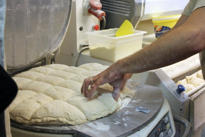 Behind the Scenes of a Boulangerie: French Bakery Tour in Paris - Your take-home baguette and croissant, plus small tips for enjoying them