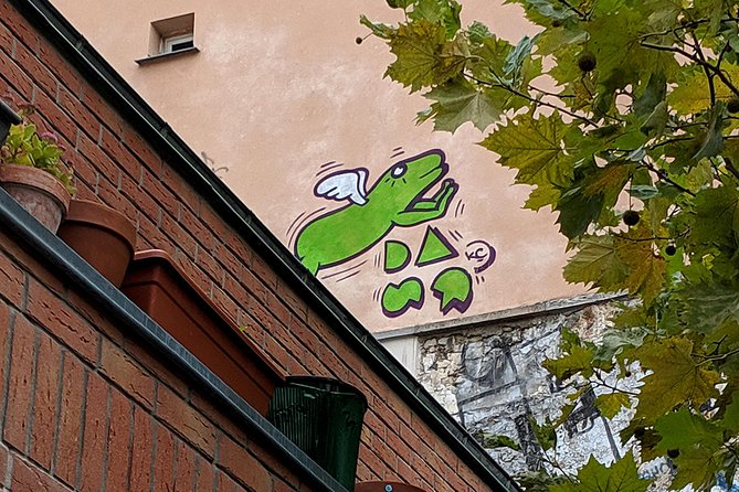 Belleville Street Art Tour with an Artist - Where to stand, what to wear, and how to get better photos