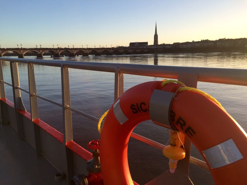 Bordeaux: 2-Hour River Dinner Cruise - The Garonne Route: Ponts, Port Areas, and That Vertical-Lift Bridge