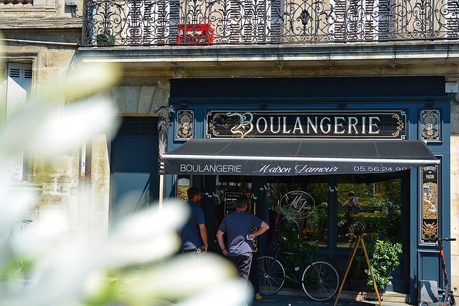 Bordeaux' Best Boulangeries & History Tour - La Flèche Saint-Michel (Outside View) and a First Tasting Moment