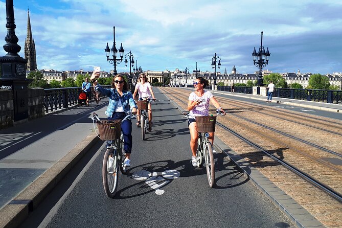 Bordeaux bike tour "The Best of Bordeaux" - Meeting at Rue de la Rousselle, with Jean-Christophe leading