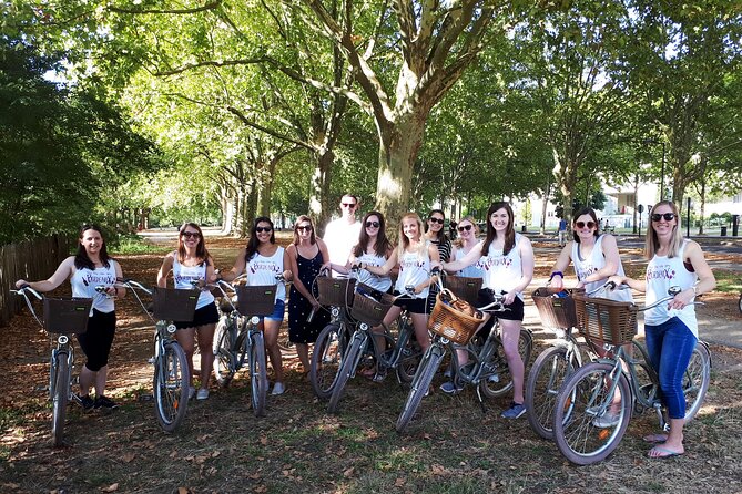 Bordeaux bike tour "The Best of Bordeaux" - Jardin Public tasting break, a short stop that matters