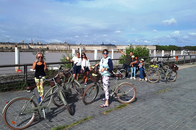 Bordeaux bike tour "The Best of Bordeaux" - Quinconces, Grand Theatre, and Pey-Berland: the big civic sweep