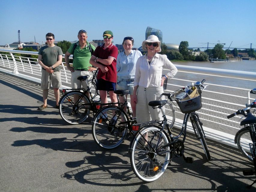 Bordeaux: Essentials 3-Hour Bike Ride - Pont de Pierre and the Garonne edge: crossing for views