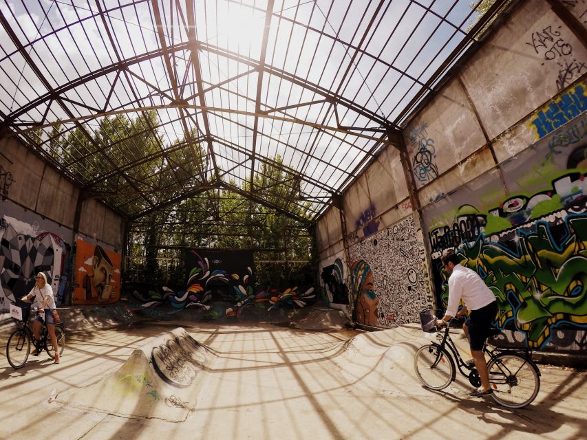 Bordeaux: Essentials 3-Hour Bike Ride - Darwin Eco-système: the mid-ride breather with modern Bordeaux flavor
