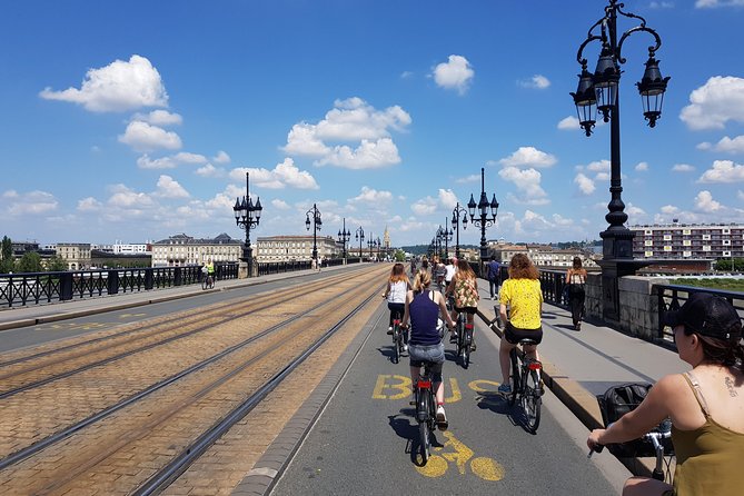 Bordeaux Essentials Sightseeing Bike Tour with a Local Guide - How the guides make the pacing work (Loïc, Louis, Luke)