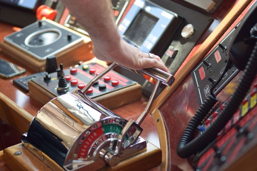 Bordeaux: Evening Apéritif Cruise on the River Garonne - What your guide actually does for you on this cruise