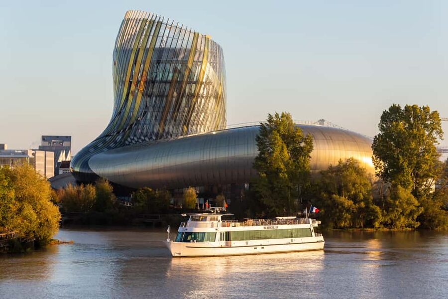 Bordeaux: Guided Wine and Canelé Discovery Cruise - Why a 90-minute Garonne cruise fits Bordeaux perfectly