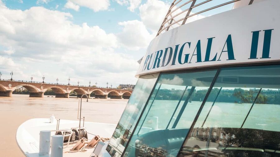 Bordeaux: Guided Wine and Canelé Discovery Cruise - What the guide teaches you as you glide: Burdigala on the water
