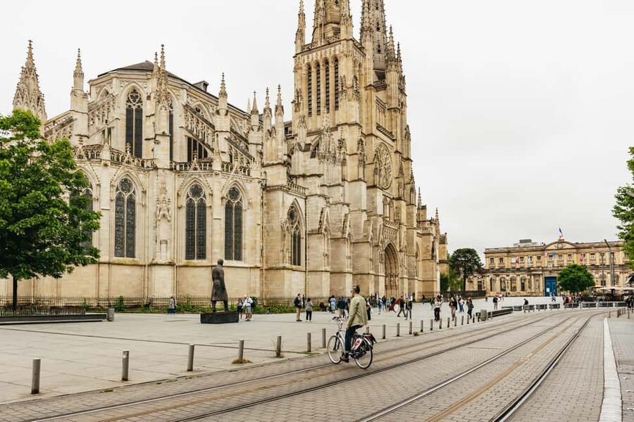 Bordeaux: Historic Center & Chartrons District Bike Tour - Who should book, and who should skip it
