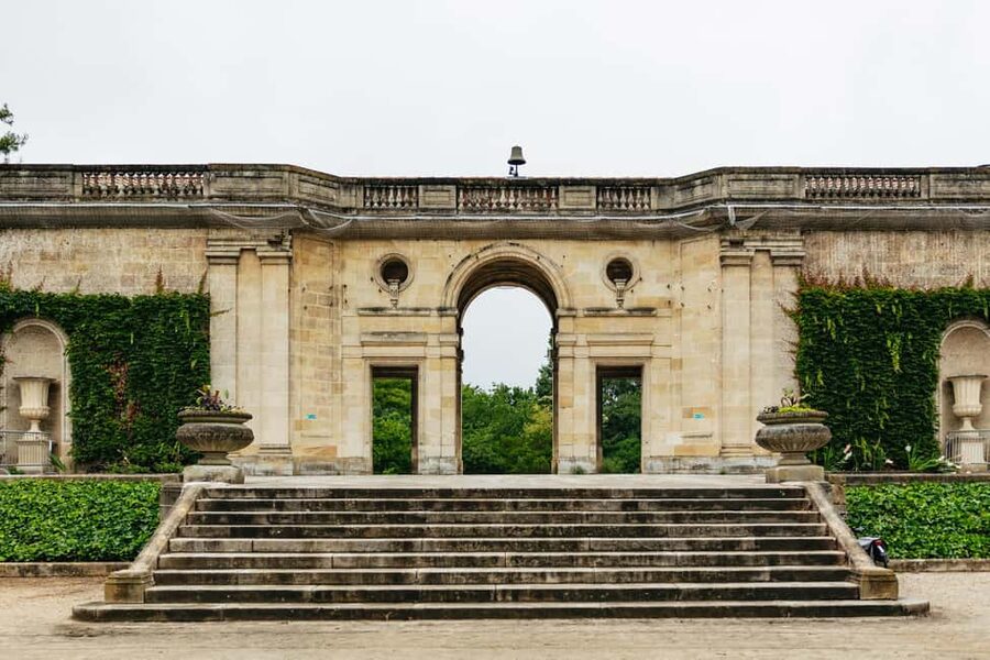 Bordeaux: Historic Center & Chartrons District Bike Tour - Chartrons district: why the back streets matter