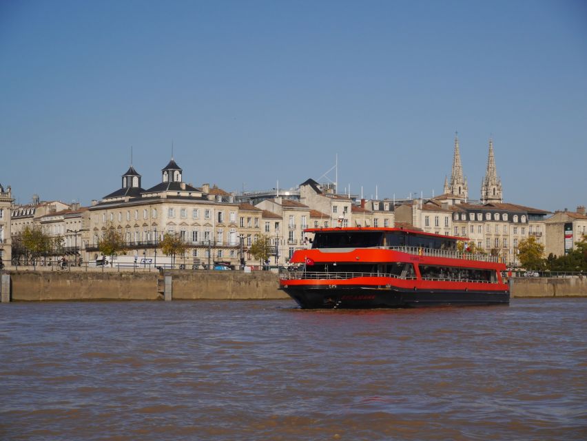 Bordeaux: Lunch Cruise - The onboard lunch: a true sit-down 3-course meal