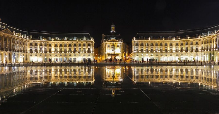 Bordeaux: Private Walking Tour with a Local - Meeting your Lokafyer in Central Bordeaux (pickup that saves time)