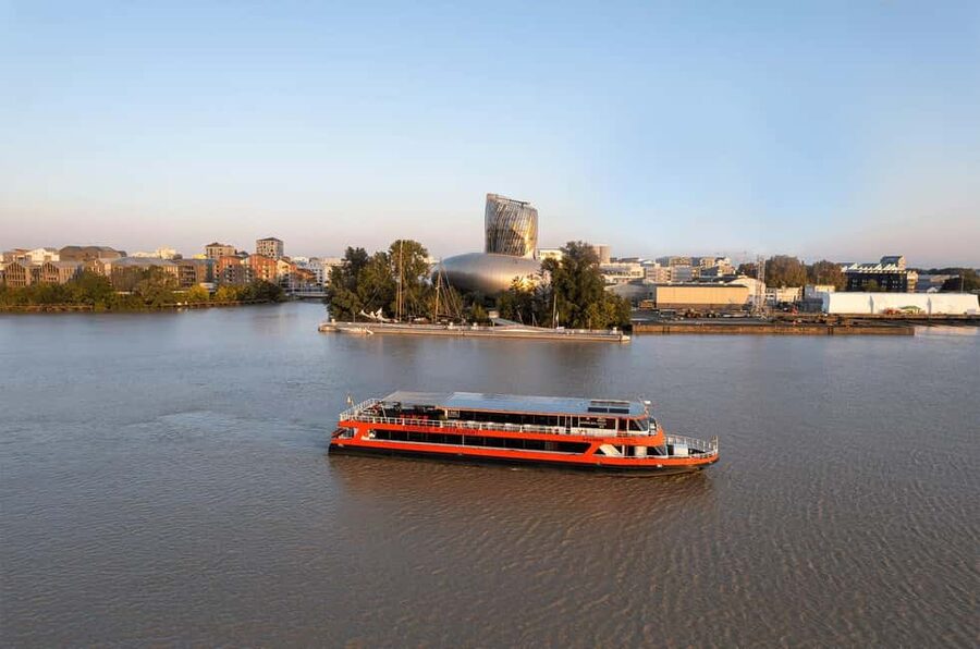 Bordeaux: River Cruise with Commentary, Wine and Canelé - Choosing your seat on the boat Sirius (and why it matters)
