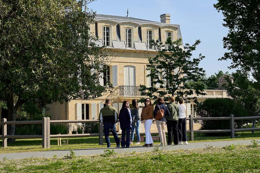 Bordeaux: Saint-Emilion and Medoc Full-Day Wine Experience - Saint-Émilion UNESCO Village Tour: What You Learn Before You Taste