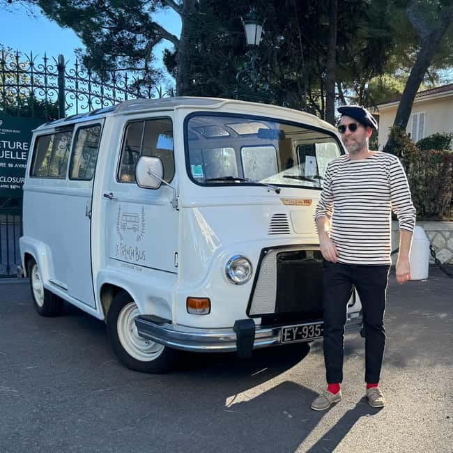 Cannes: City Tour in a Vintage Bus - Stop 1, Palais des Festivals: Your Cannes Photo Anchor (15 Minutes)