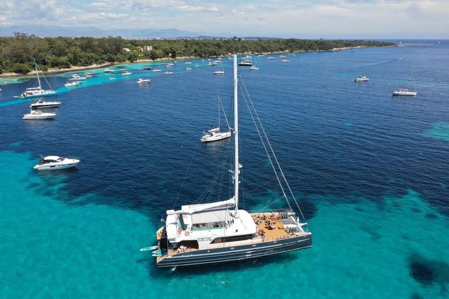 Cannes: Half-Day Catamaran Cruise - Sailing the Bay of Cannes: islands and coves change with the day