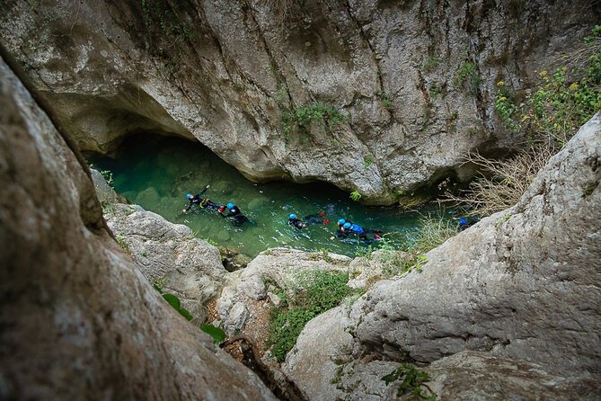 Canyoning descent of the Galamus Gorge - Getting Started: the 1:00 pm flow and what happens first
