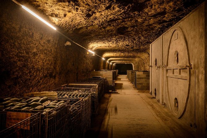 Caves Ambacia, Tour and Wine Tasting in Amboise, Loire Valley - The sommelier-led tasting of six Loire wines