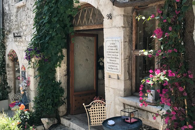 Certified tour guide-Most Exhaustive French Riviera private tour - Antibes Old Town, the Covered Market, and Ramparts