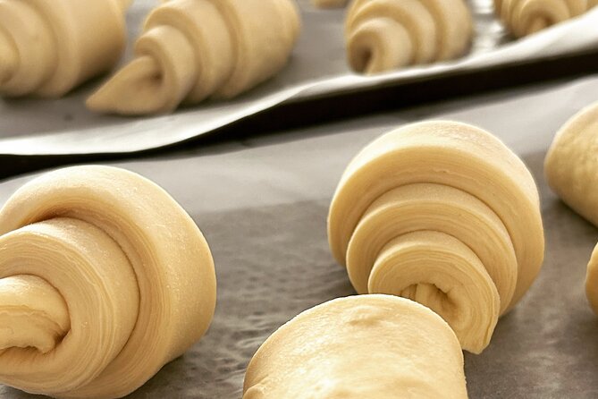 Croissants and pains au chocolat with a pastry chef in Paris - Key takeaways before you book