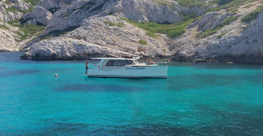 Cruise, Coffee and Swimming in the Calanques of Frioul - A Quiet Hybrid-Electric Morning from Marseille