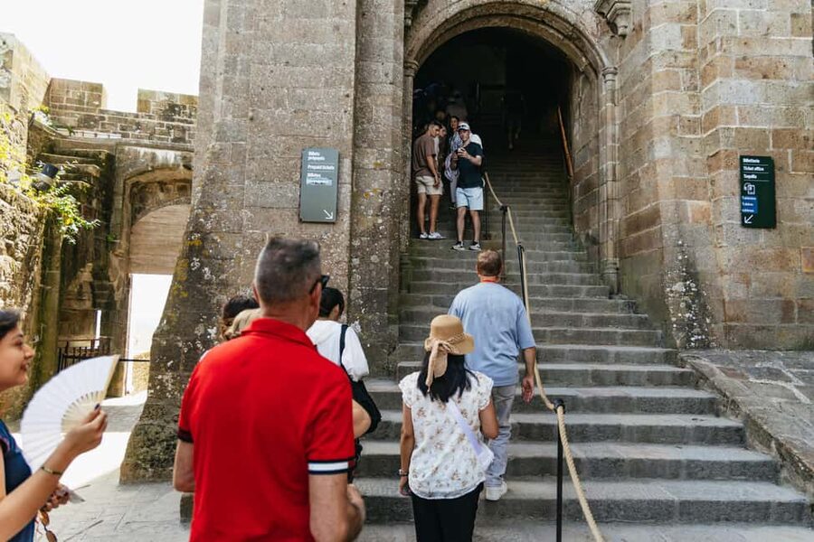 Day Trip to Mont-Saint-Michel from Paris - How much time you really get on the island