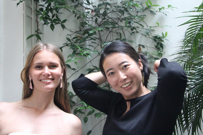 Design Luxury and Personalized Jewelry in Paris le Marais - Logistics That Matter: Location, Group Size, and Delivery Timing