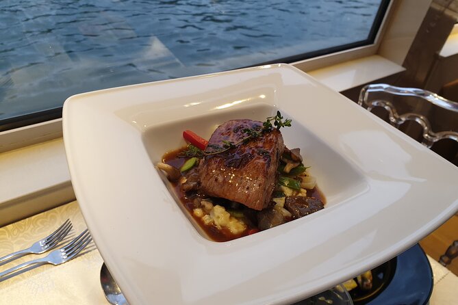 Dinner Cruise Prestige Check-out from the Eiffel Tower - Choosing your seats: the window upgrade that changes the whole experience