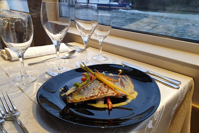Dinner Cruise Prestige Check-out from the Eiffel Tower - On-board comfort: staff, timing, and staying calm when finding the dock