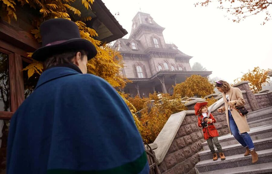 Disneyland® Paris 1-Day Ticket - Crowds, wait times, and what to expect on a busy day