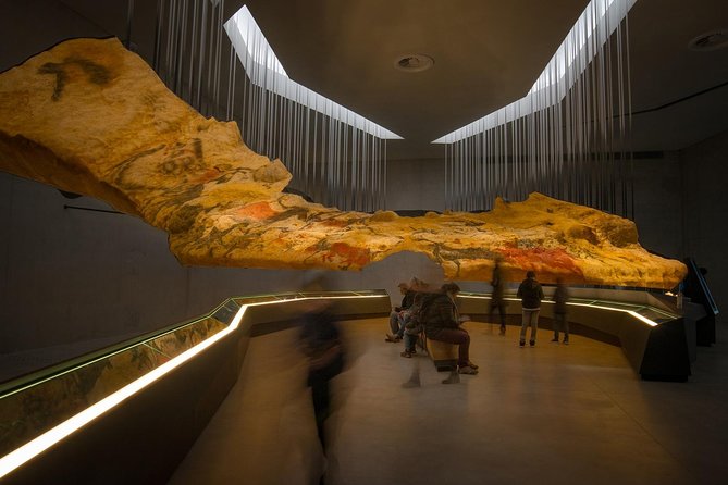 Dordogne Day Tour : Prehistory and The Art of the Caves from Sarlat - La Roque Saint-Christophe: living inside the limestone cliff