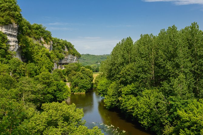 Dordogne Day Tour : Prehistory and The Art of the Caves from Sarlat - Guides make or break the day: what you should expect from the experience team
