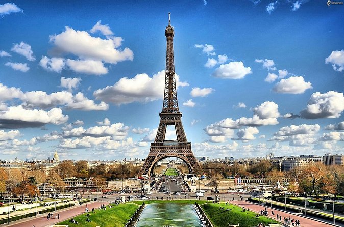 Eiffel Tower Dedicated Reserved Access Top or 2nd floor by lift - How the Guided Portion Helps Without Taking Over