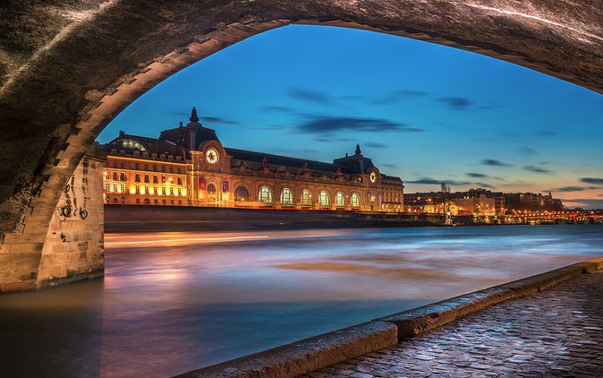 Eiffel Tower Dinner Experience and Sightseeing Seine River Cruise - Who Should Book This Eiffel Tower Dinner and Seine Combo?
