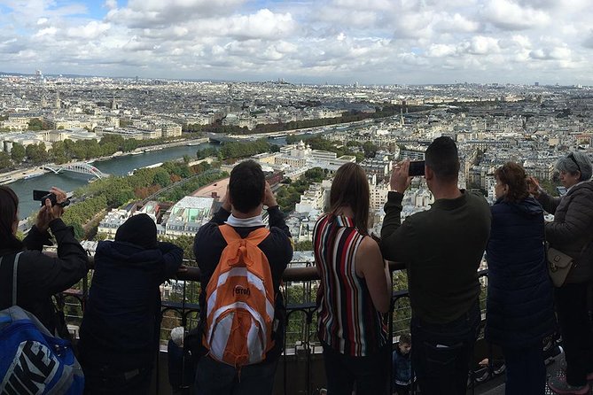 Eiffel Tower Lift Access with Optional Summit and Seine Cruise - What the guide adds (and what to expect for timing)