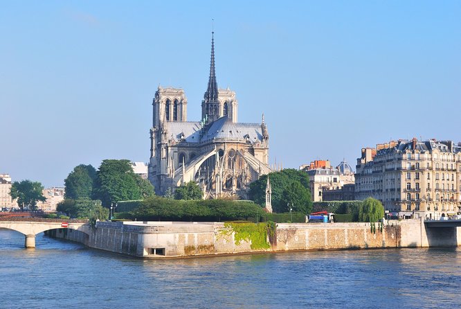 Eiffel Tower Summit Option with Seine River Cruise and City Tour - Guides and delivery: what stands out when it goes right